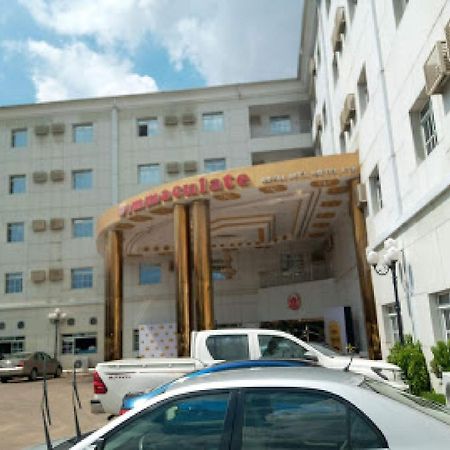 Room In Bb - Immaculate Royal International Hotel Owerri 外观 照片