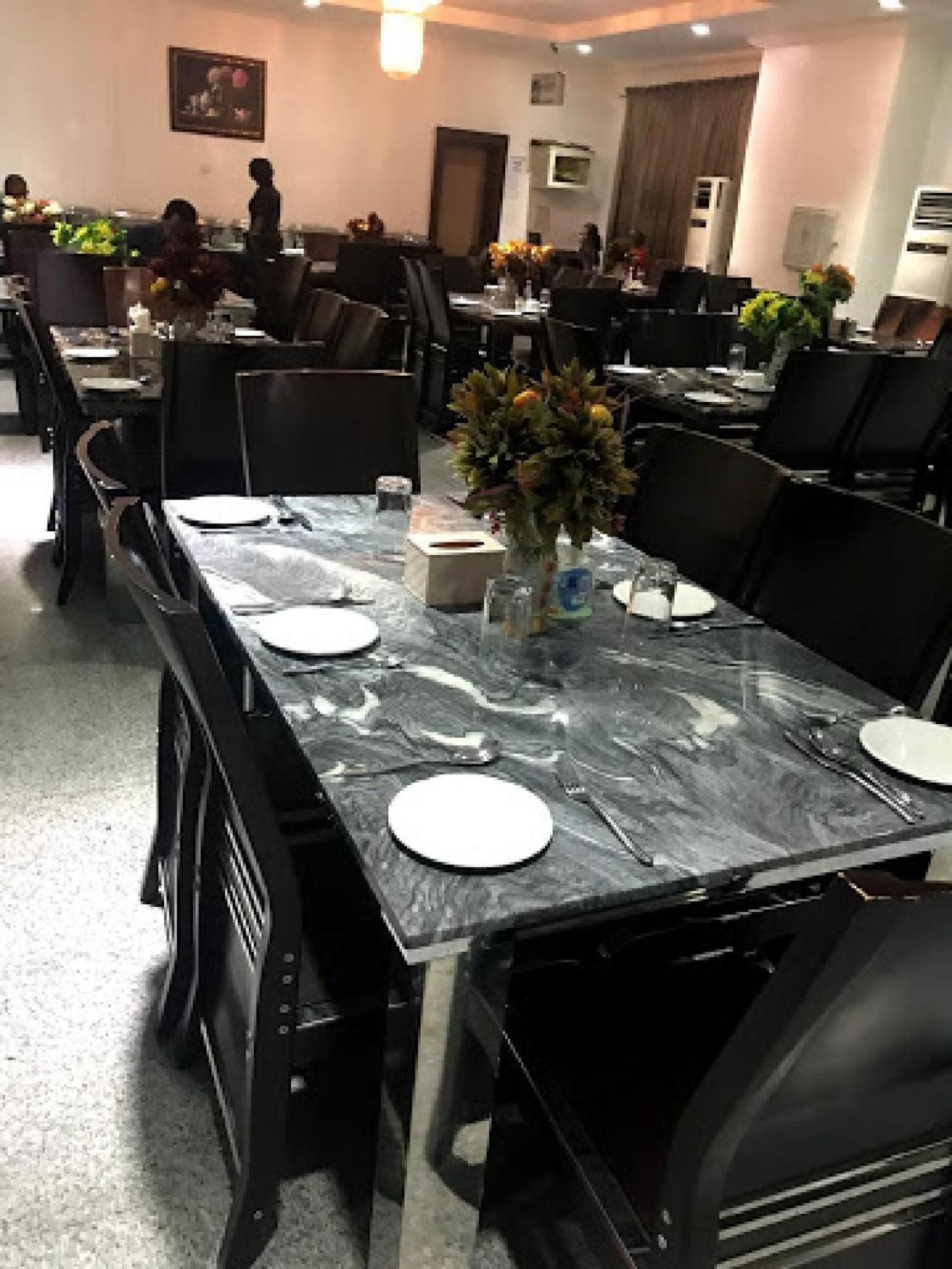 Room In Bb - Immaculate Royal International Hotel Owerri 外观 照片