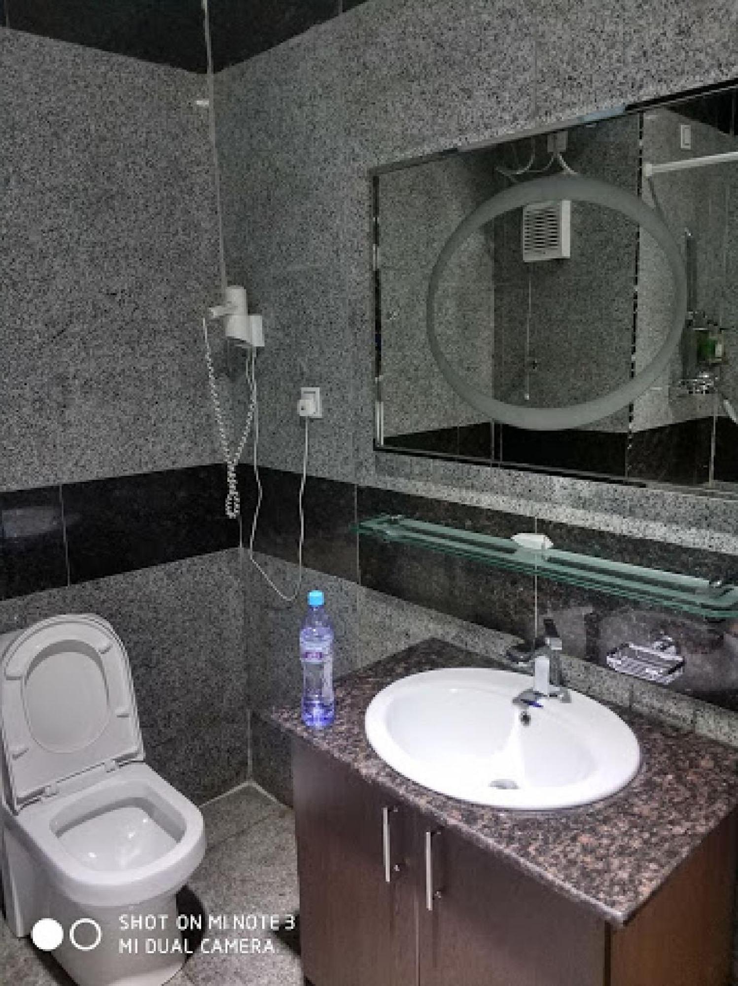 Room In Bb - Immaculate Royal International Hotel Owerri 外观 照片