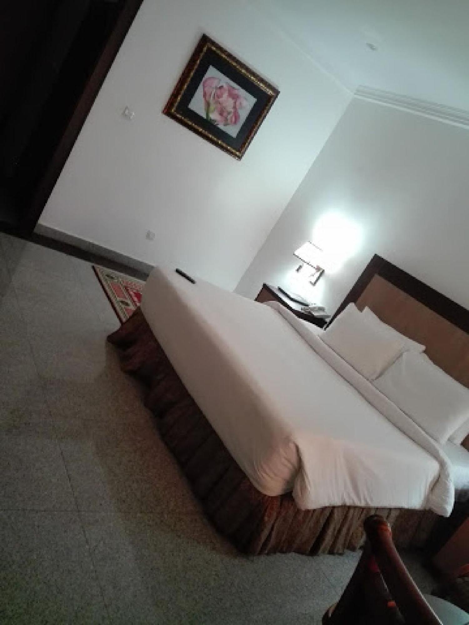 Room In Bb - Immaculate Royal International Hotel Owerri 外观 照片
