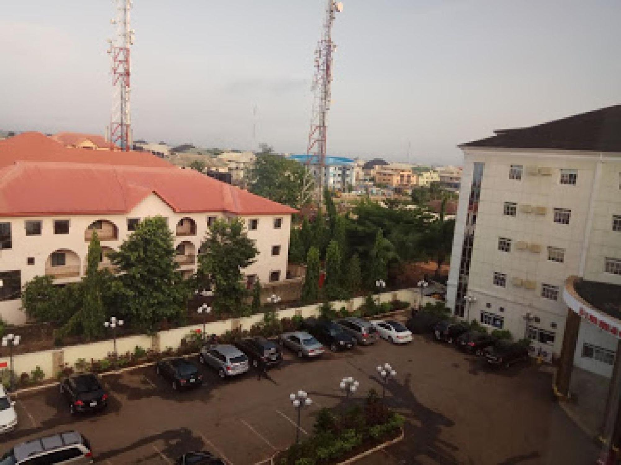 Room In Bb - Immaculate Royal International Hotel Owerri 外观 照片