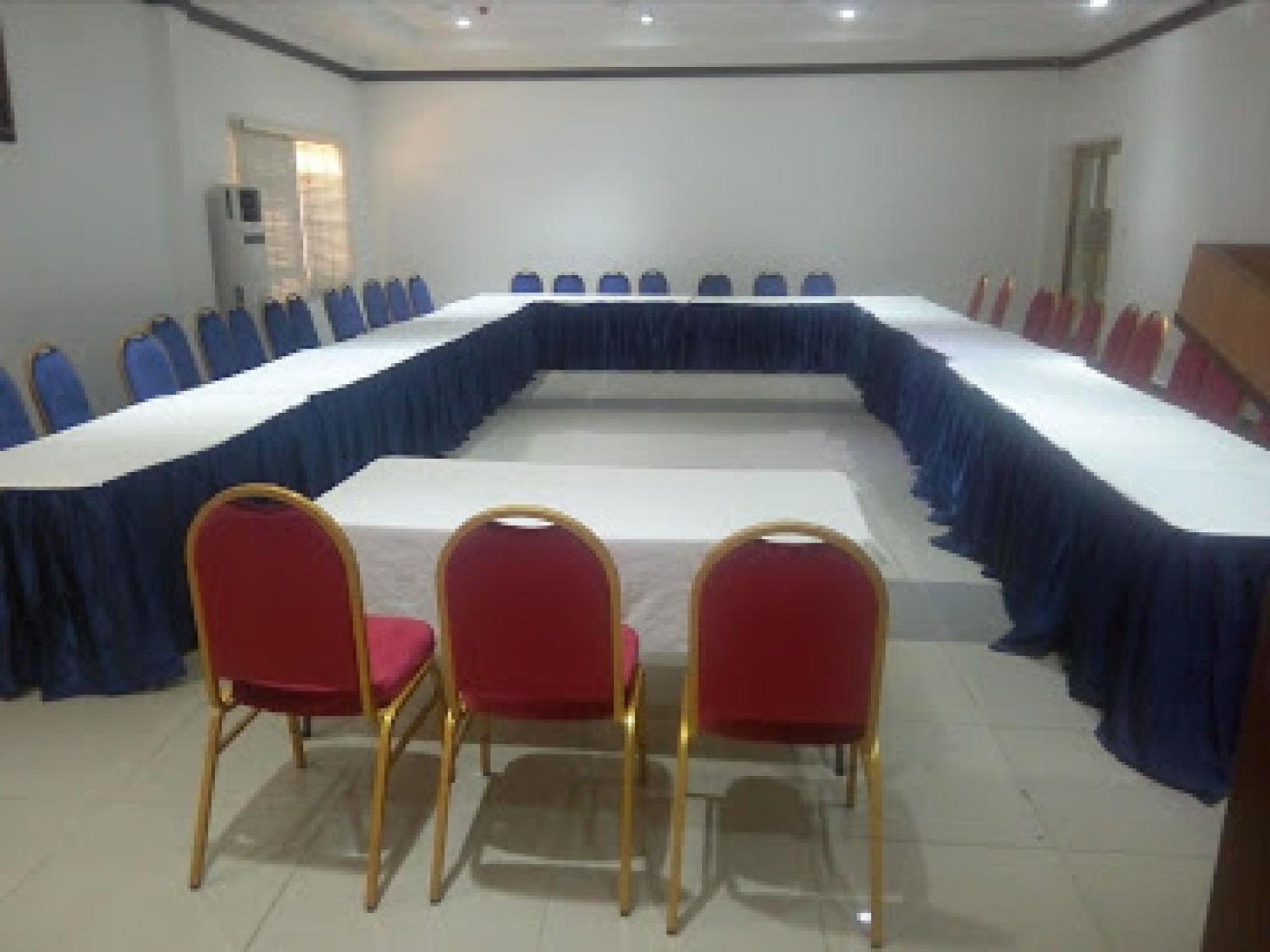 Room In Bb - Immaculate Royal International Hotel Owerri 外观 照片