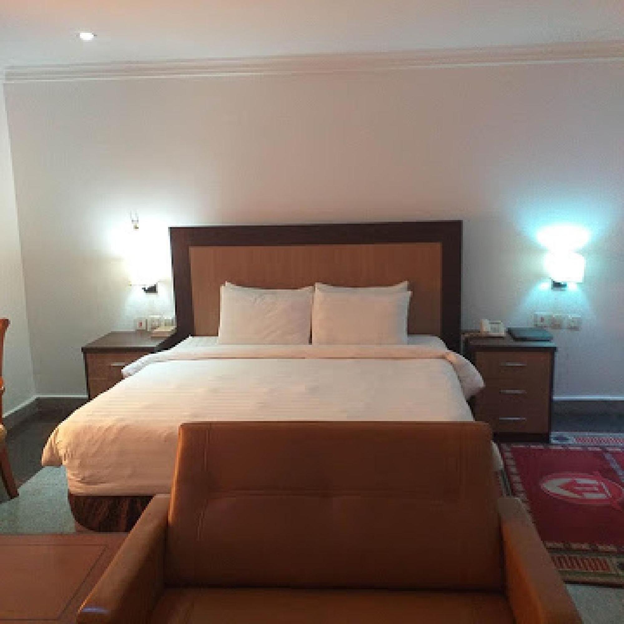 Room In Bb - Immaculate Royal International Hotel Owerri 外观 照片